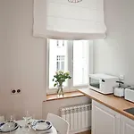 Piano Apartment *